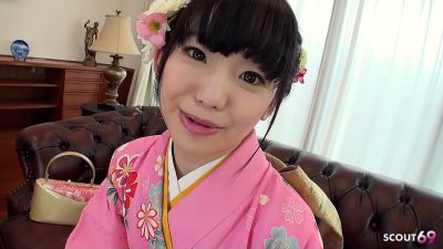 Gạ gẫm em teen Geisha làm vài nháy