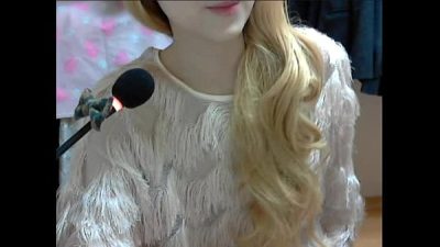 Hot girl Hàn khẩu dâm cực nứng trong lúc livestream