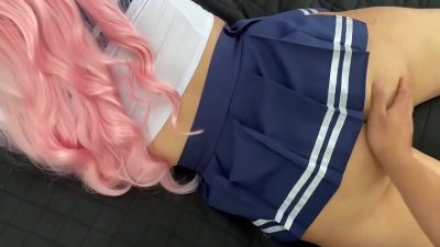 Tôi đã địt tung lồn đứa em gái cosplay của tôi trong lúc nó chơi game